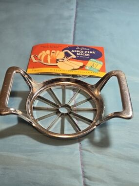 Vintage WestMark Hand Held Apple Slicer & Core Cutter Cheese Aluminum